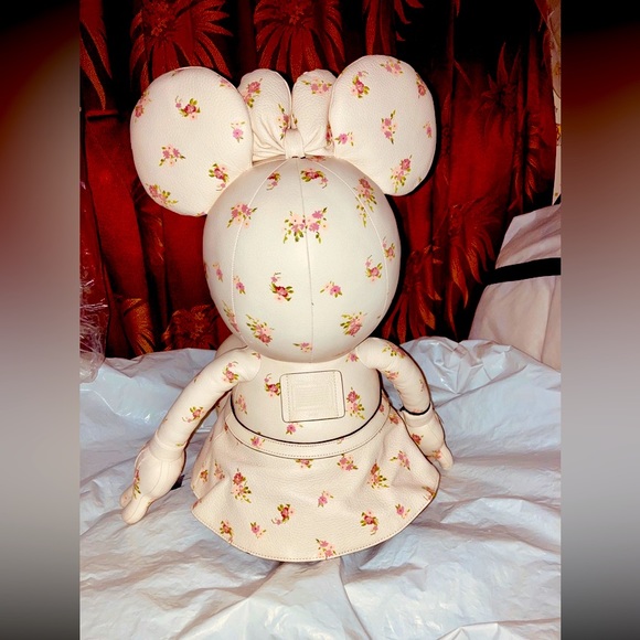 LIMITED EDITION Coach & Disney Minnie Mouse XL leather Collectors Doll. - Picture 2 of 7